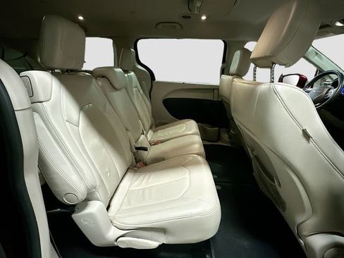 Used 2017 Chrysler Pacifica Touring-L image 29
