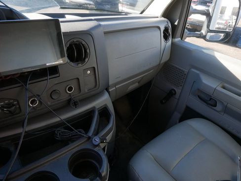 Used 2018 Ford E-450 and Econoline 450 Super Duty RWD image 21