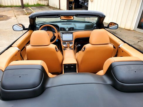 Used 2011 Maserati GranTurismo Convertible RWD image 7
