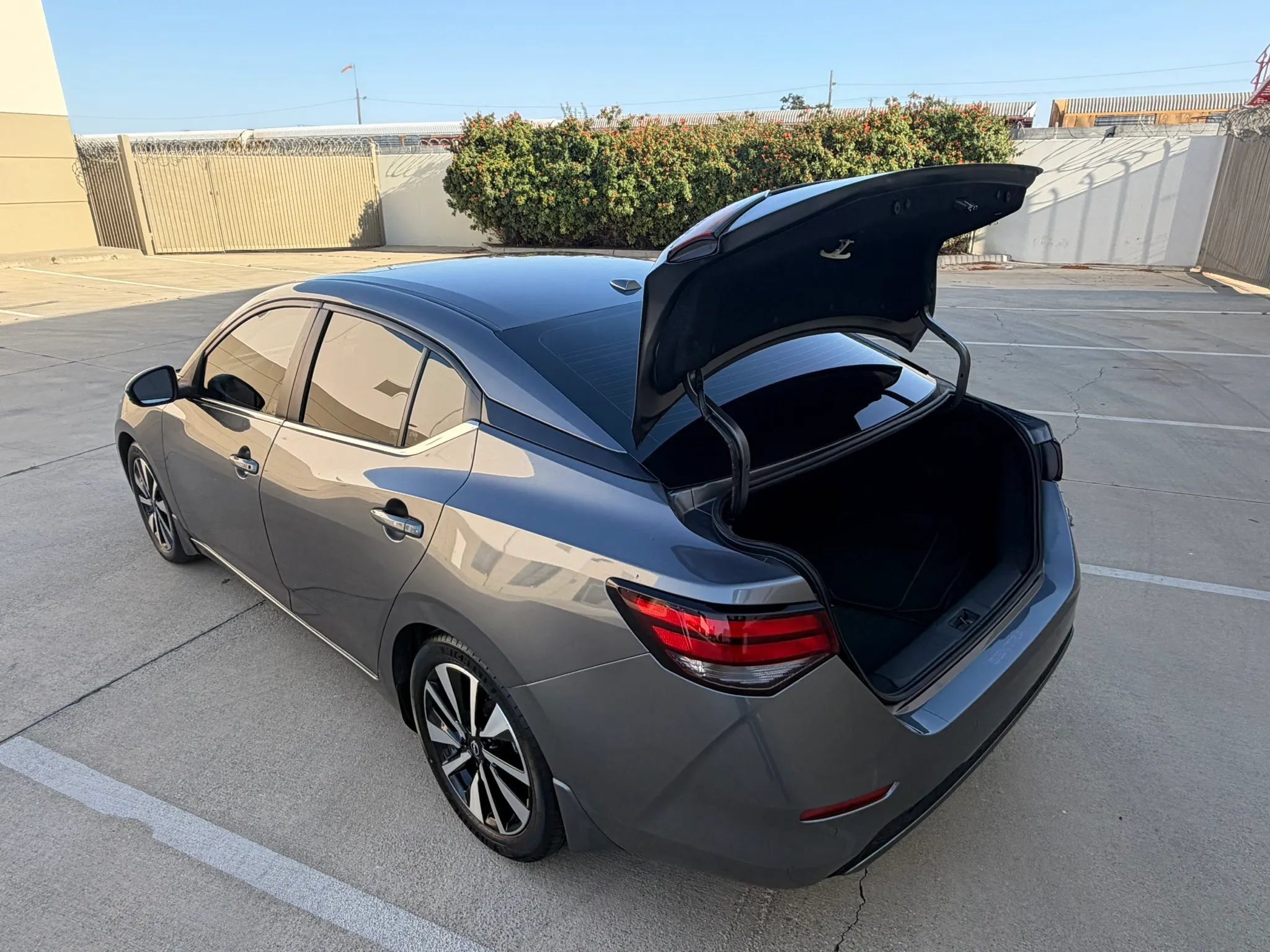 Used 2025 Nissan Sentra SV w/ SV Premium Package FWD image 13