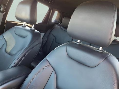 Used 2024 Jeep Compass Latitude image 15