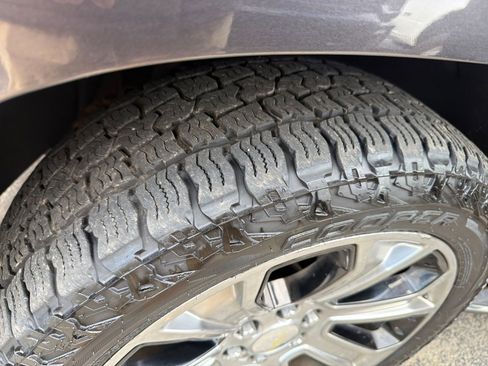 Used 2017 Chevrolet Suburban Premier image 20