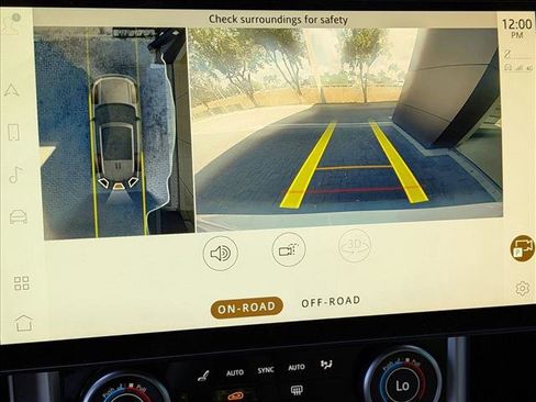 Used 2023 Land Rover Range Rover SE image 11