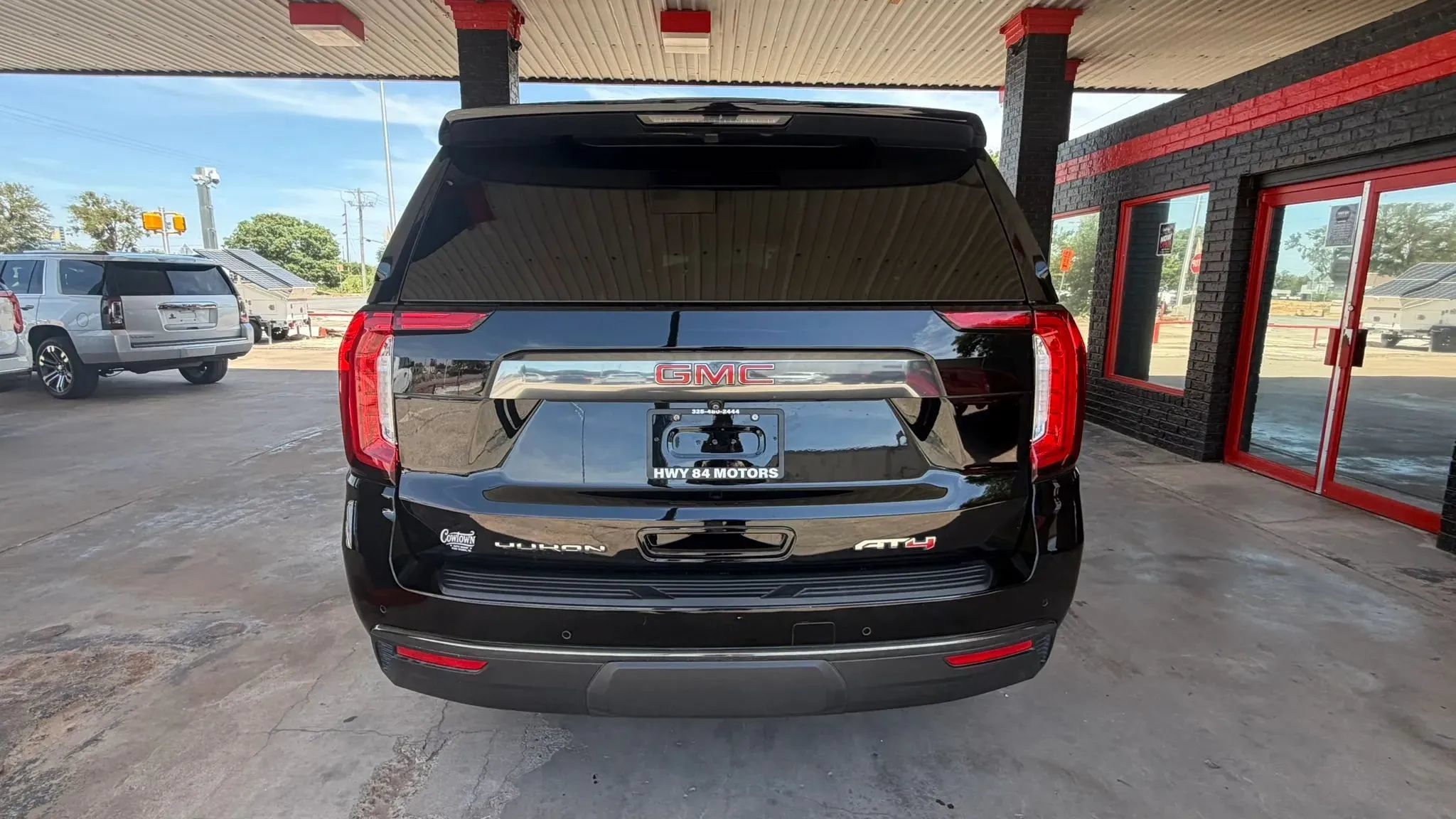 Used 2022 GMC Yukon XL AT4 w/ Max Trailering Package AWD/4WD image 8