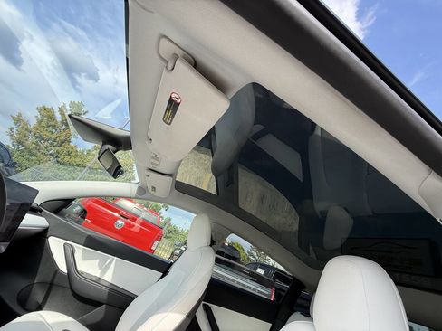 Used 2021 Tesla Model Y Performance AWD/4WD image 31