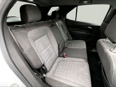 Used 2022 Chevrolet Equinox LT w/ Driver Convenience Package image 17