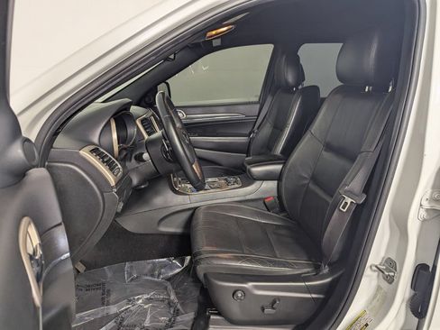 Used 2017 Jeep Grand Cherokee Limited AWD/4WD image 13