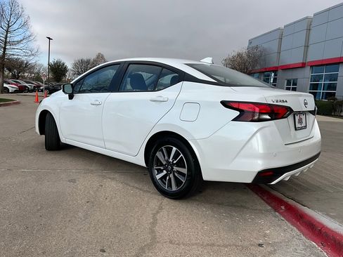 Used 2025 Nissan Versa SV image 8