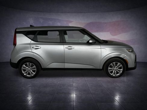 Used 2021 Kia Soul LX FWD image 6