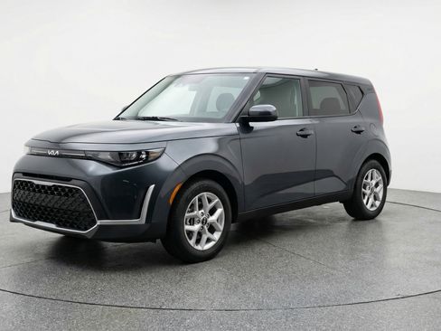 Used 2025 Kia Soul LX w/ LX Technology Package FWD image 3