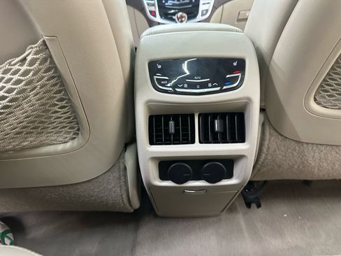 Used 2016 Cadillac SRX Premium image 40