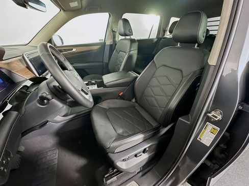 Used 2025 Volkswagen Atlas SE FWD image 13