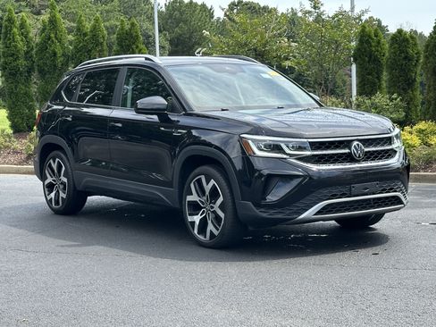 Used 2023 Volkswagen Taos SEL AWD/4WD image 2