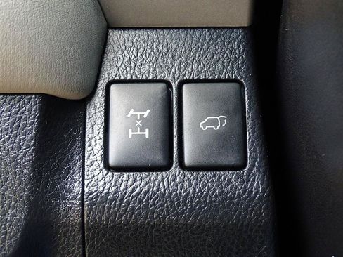 Used 2017 Toyota RAV4 XLE AWD/4WD image 25