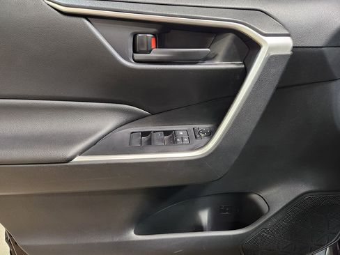 Used 2022 Toyota RAV4 LE image 40