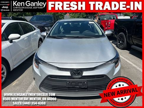Used 2025 Toyota Corolla LE FWD image 3