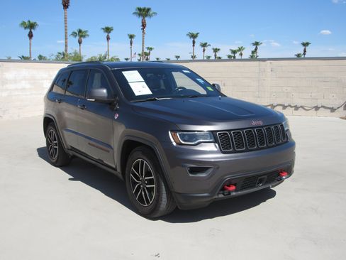 Used 2021 Jeep Grand Cherokee Trailhawk w/ Premium Lighting Group AWD/4WD image 2