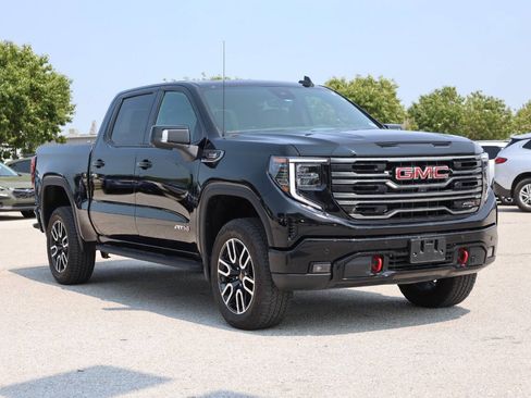 Used 2025 GMC Sierra 1500 AT4 w/ AT4 Premium Package AWD/4WD image 4