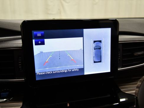 Used 2023 Ford Explorer Limited w/ Class IV Trailer Tow Package AWD/4WD image 25