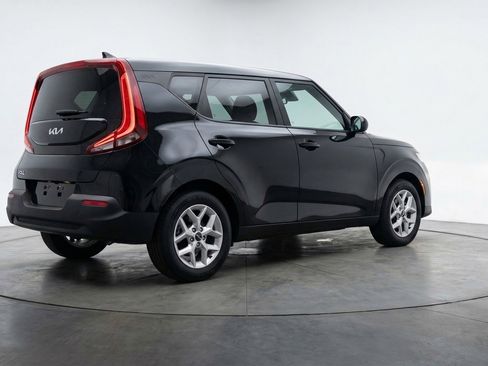 Used 2025 Kia Soul LX w/ LX Technology Package image 9