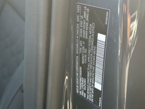 Certified 2025 Volvo XC90 B6 Plus image 35