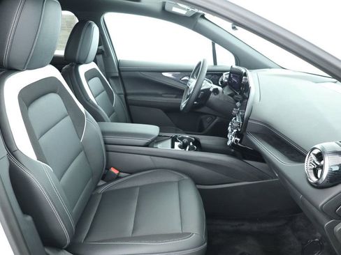 Used 2024 Chevrolet Blazer EV LT image 23