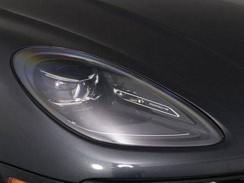 Certified 2026 Porsche Macan AWD/4WD image 28