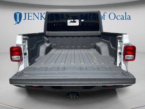 Used 2022 Jeep Gladiator Rubicon w/ Cold Weather Group AWD/4WD image 10