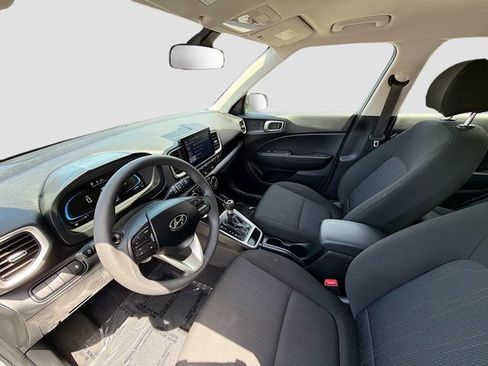 Certified 2025 Hyundai Venue SE FWD image 17