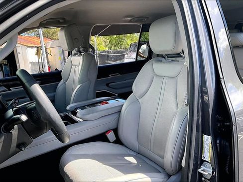 Used 2022 Jeep Wagoneer Series III w/ Flexible Seating Group image 21