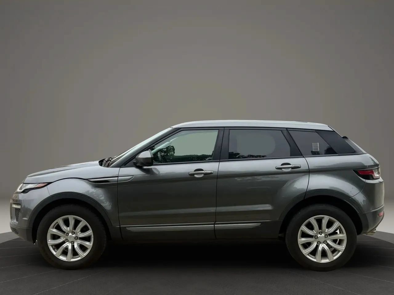 Used 2017 Land Rover Range Rover Evoque SE AWD/4WD image 4