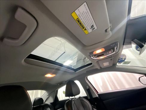 Used 2022 Hyundai Elantra Limited image 22