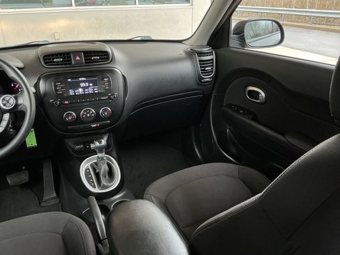 Used 2018 Kia Soul Base image 16