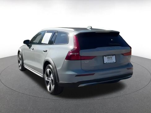 Used 2025 Volvo V60 B5 Cross Country Plus image 10