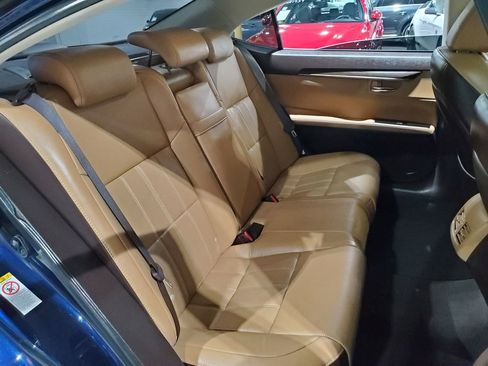 Used 2016 Lexus ES 350 w/ Luxury Package w/Wood Trim image 20