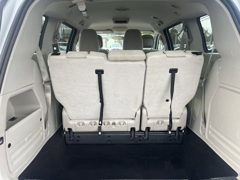 Used 2017 Dodge Grand Caravan SE image 13