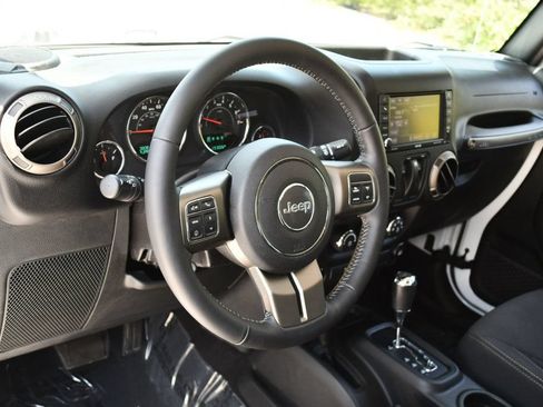 Used 2018 Jeep Wrangler Sport AWD/4WD image 12