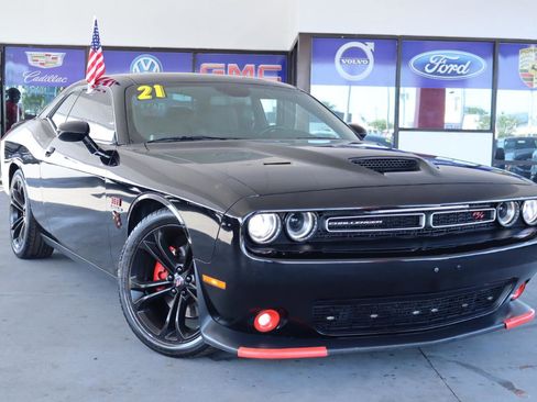 Used 2021 Dodge Challenger R/T image 2