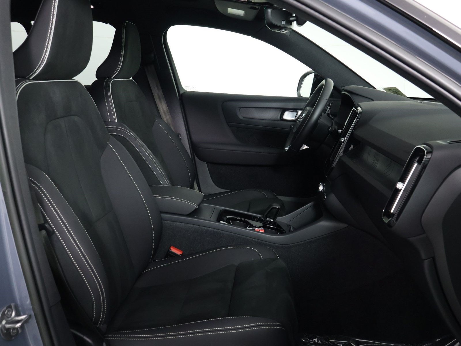 Certified 2023 Volvo XC40 Recharge Ultimate AWD/4WD image 28