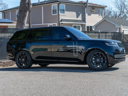 Used 2023 Land Rover Range Rover Long Wheelbase SE image 10