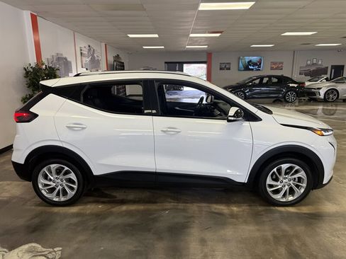 Used 2023 Chevrolet Bolt EUV LT image 3