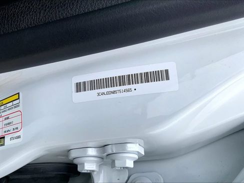 Used 2025 Jeep Compass Trailhawk AWD/4WD image 19