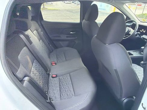 Used 2025 Nissan Kicks SV AWD/4WD image 26