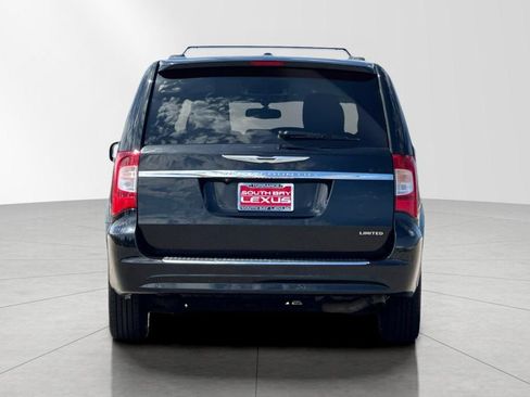 Used 2012 Chrysler Town & Country Limited w/ Luxury Group FWD image 5