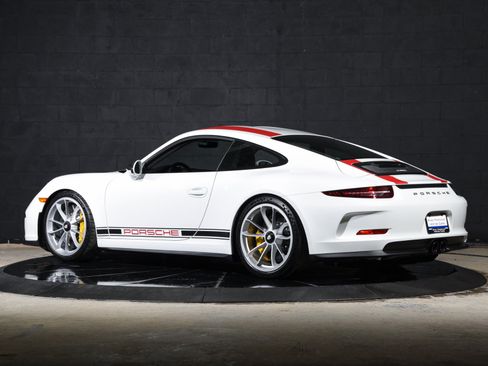 Used 2016 Porsche 911 R RWD image 9