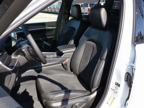 New 2026 Jeep Grand Cherokee Laredo image 10