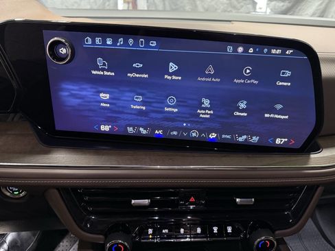 Used 2025 Chevrolet Suburban High Country image 21