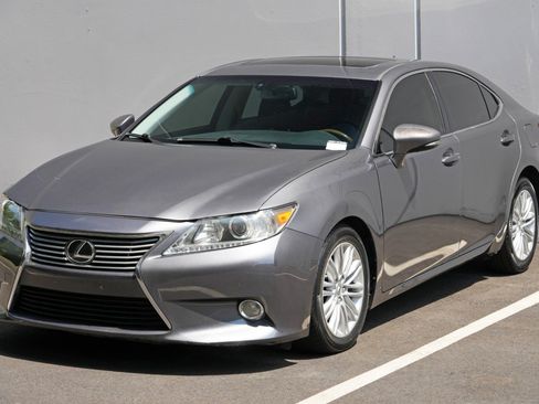 Used 2013 Lexus ES 350 w/ Luxury Pkg FWD image 48
