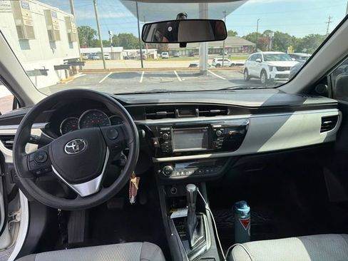 Used 2016 Toyota Corolla LE FWD image 6