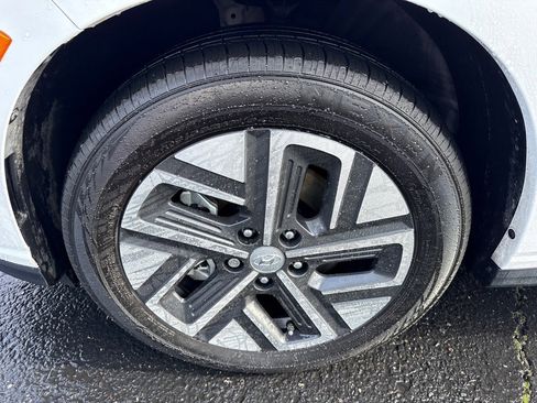 Used 2023 Hyundai Kona SE w/ Cargo Package image 16